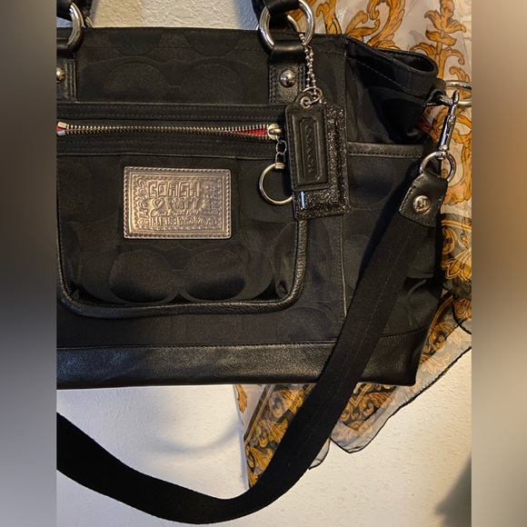 NWOT Coach 2009 Blk. Sateen “Poppy” Authentic in perfect condition. 15 x 10 in. - Picture 12 of 16
